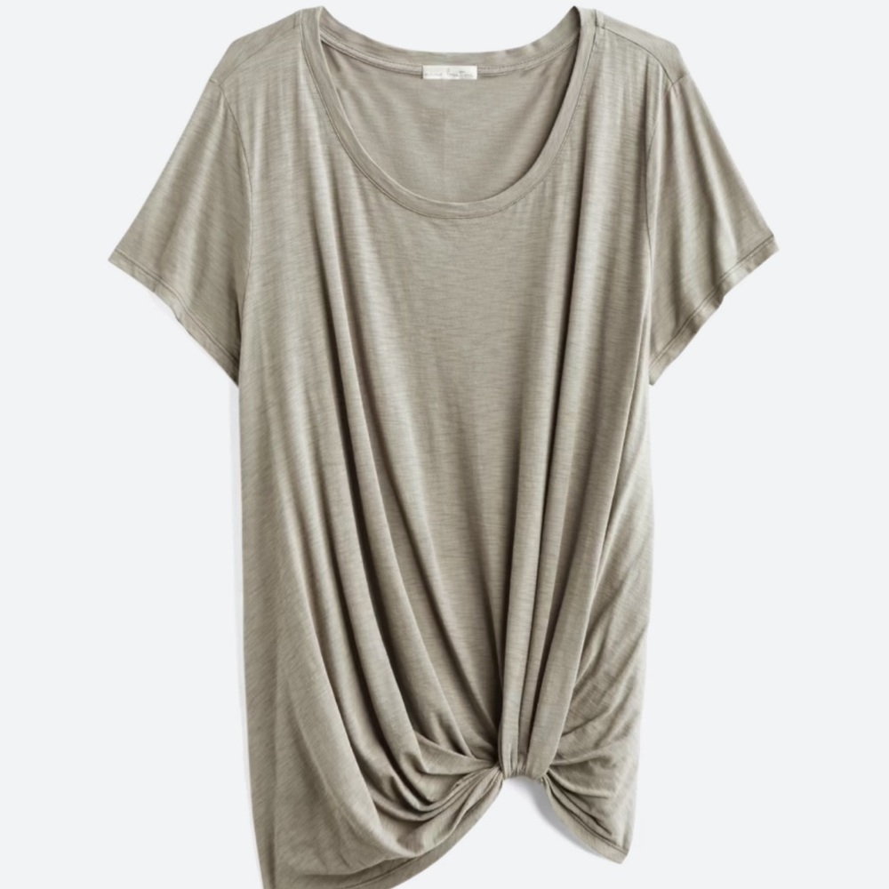 Levie short sleeve knot front knot top. Nine Britton, 3X